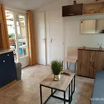 Vacances Familiales Dans Camping Avec Piscine