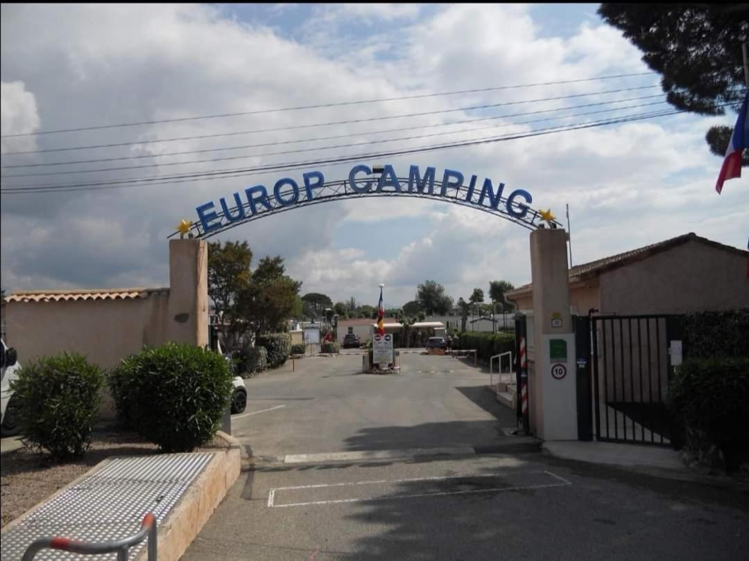 Campsite Familiales Dans Avec Piscine