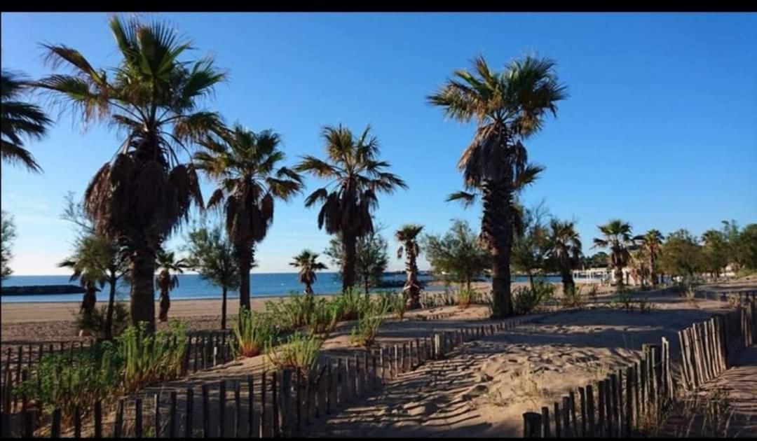 Campsite Familiales Dans Avec Piscine Frejus
